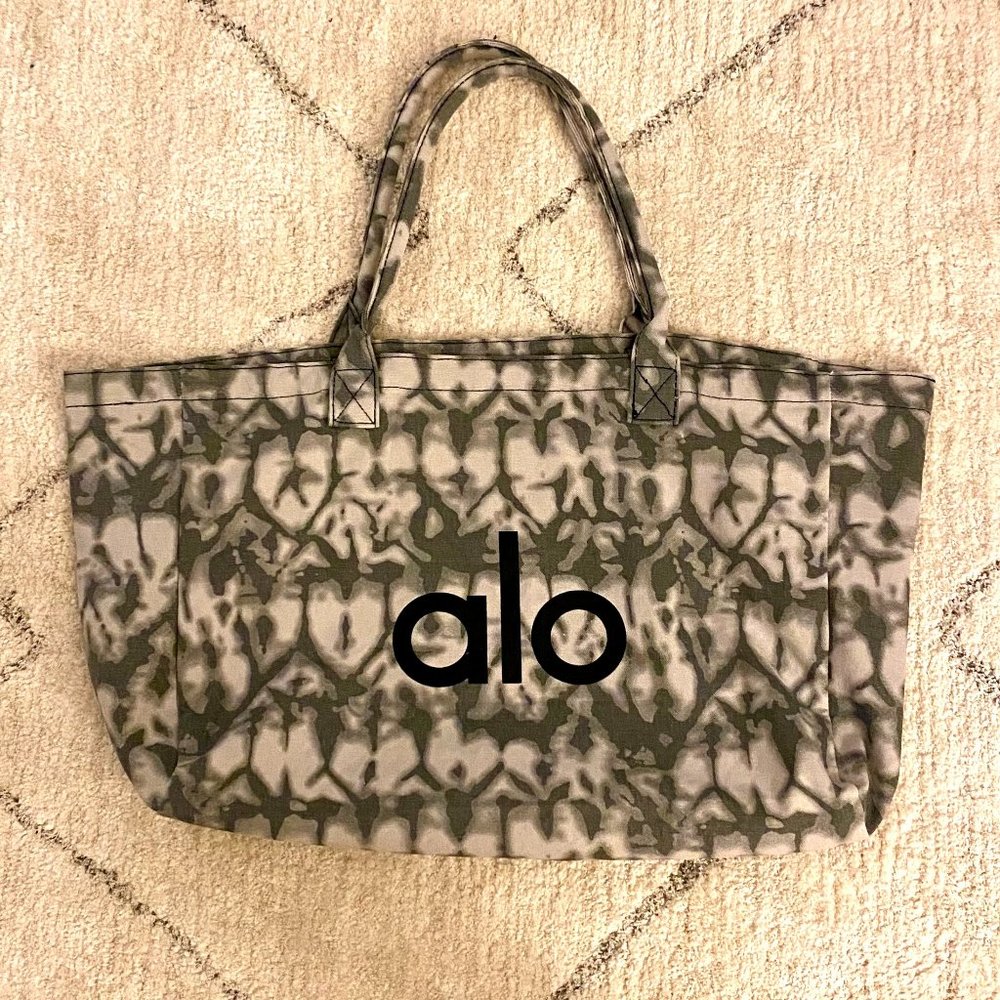 ALO Yoga Shopper Tote